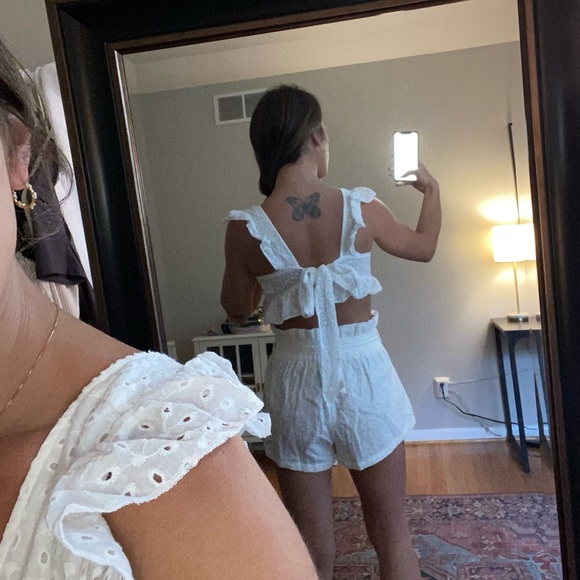 White eyelet embroidery ruffle top and shorts set - Picture 5 of 7